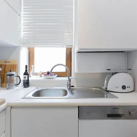 דירה Architect Jonas Generous 85 Sqm Full Of Art איסטמבול