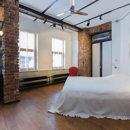 Architect Jonas Generous 85 Sqm Full Of Art