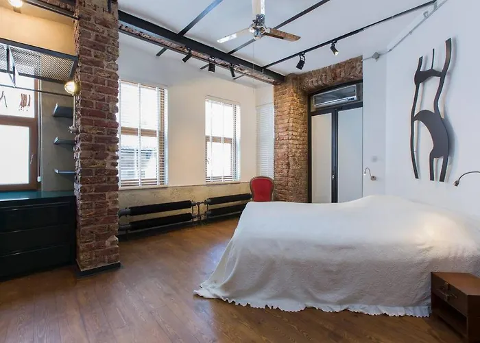 Architect Jonas Generous 85 Sqm Full Of Art